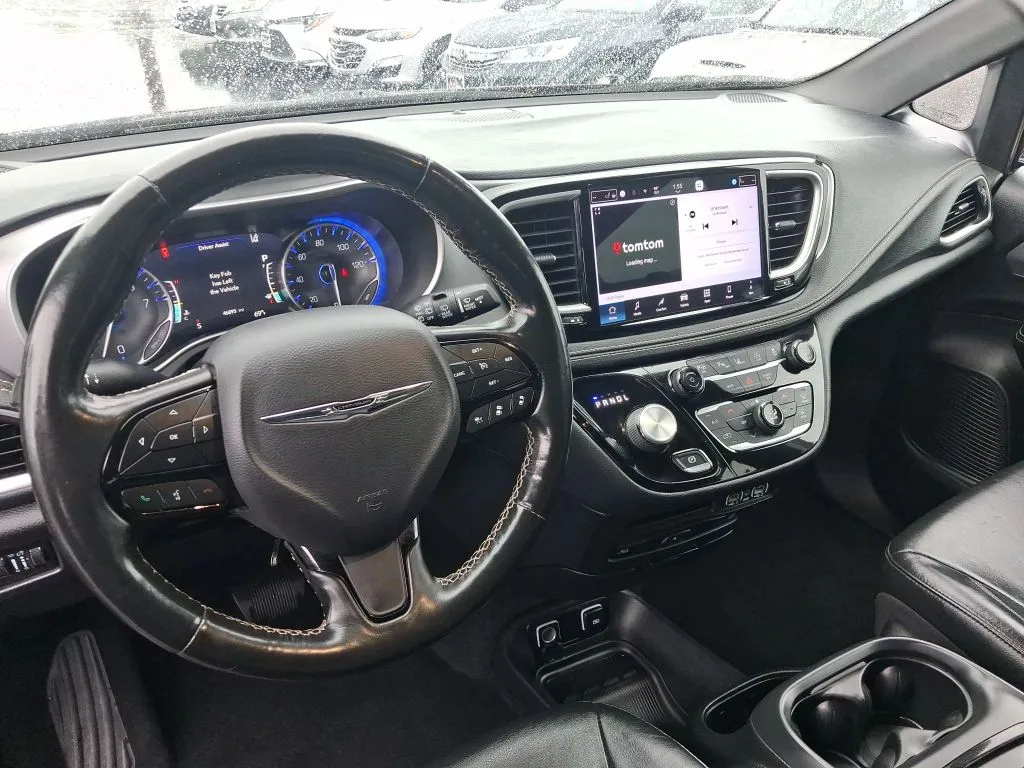 Chrysler Pacifica photo 20