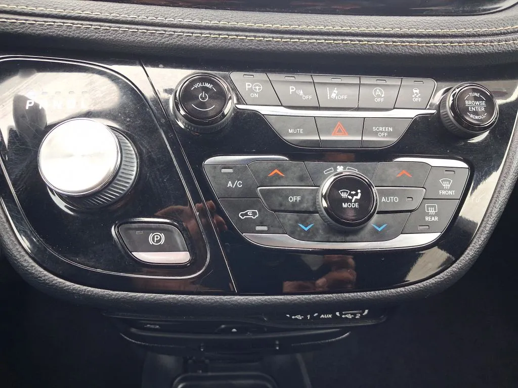 Chrysler Pacifica photo 22