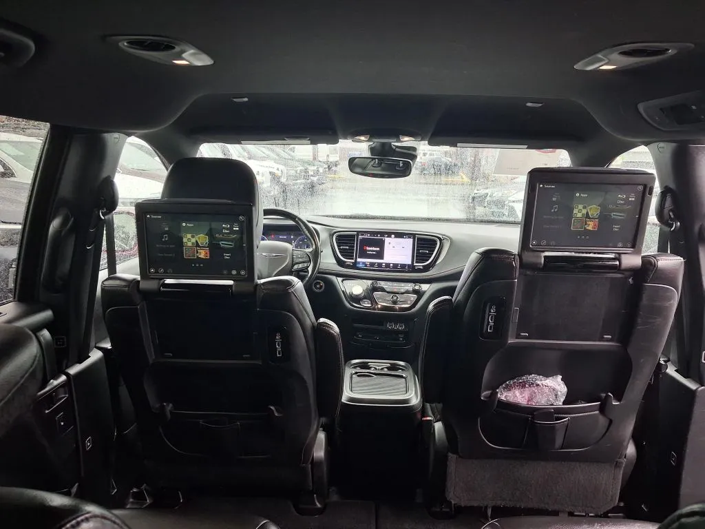 Chrysler Pacifica photo 13