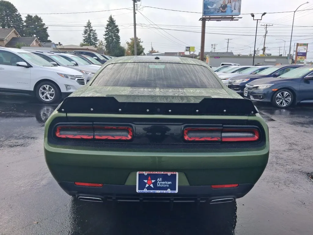 Dodge Challenger photo 9