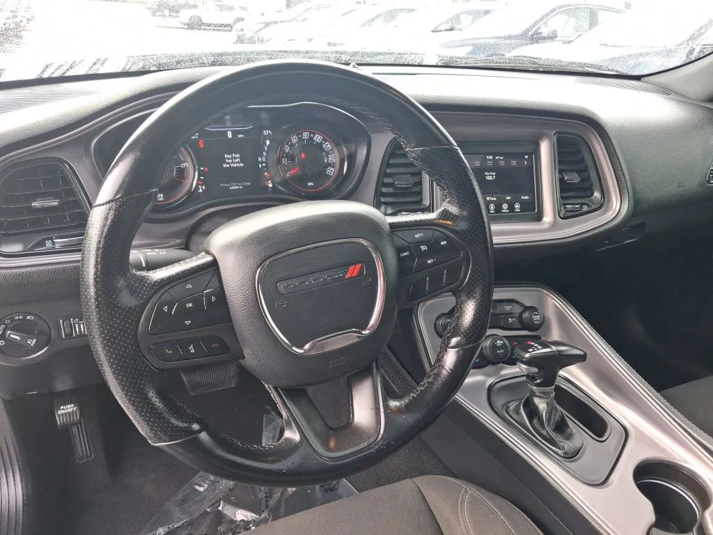 Dodge Challenger photo 17