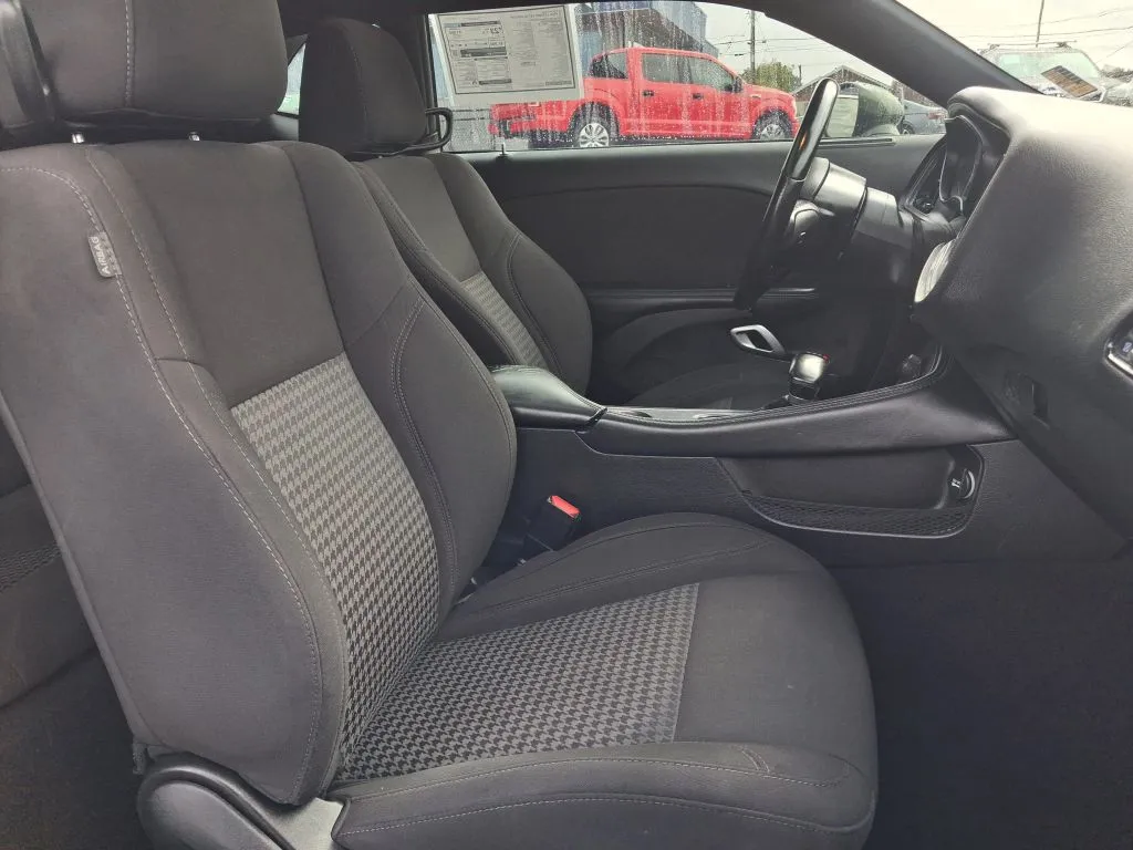 Dodge Challenger photo 12