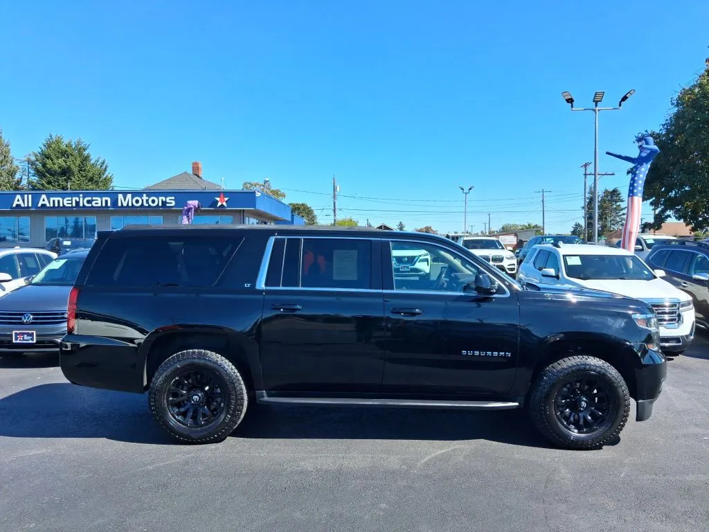 Chevrolet Suburban photo 8