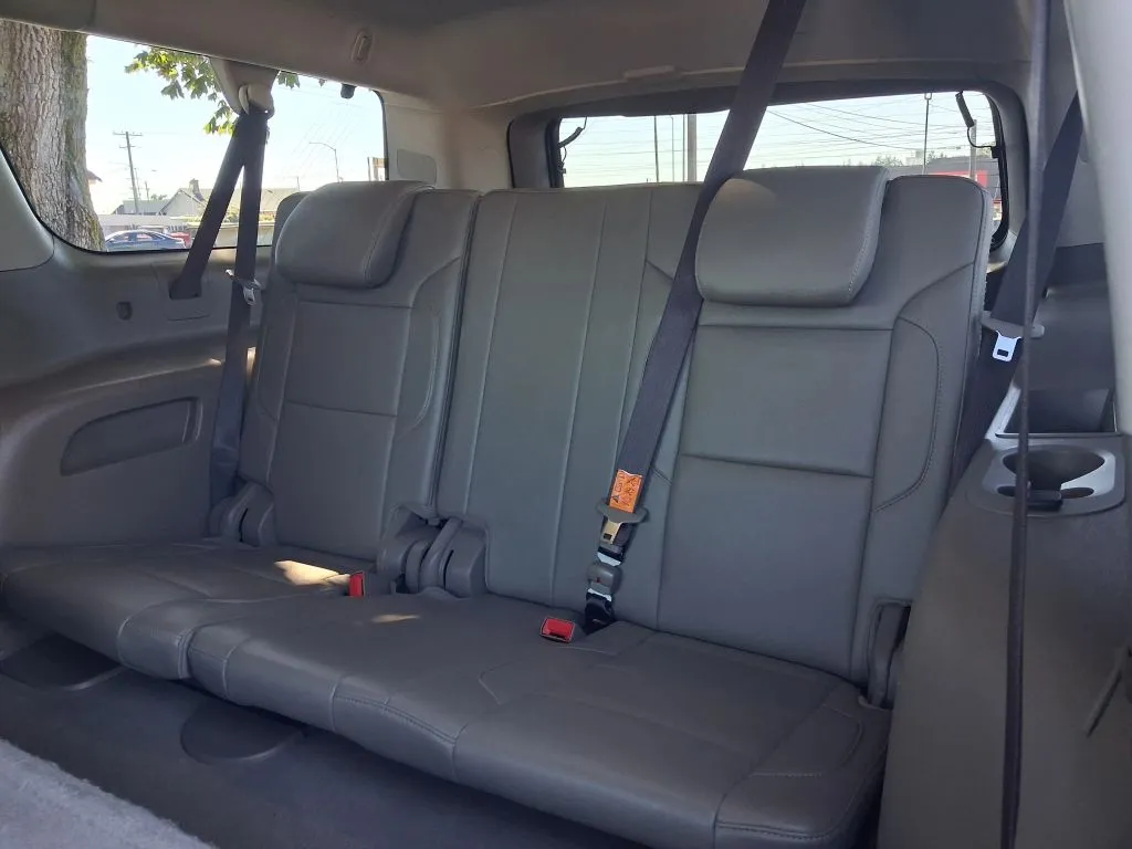 Chevrolet Suburban photo 18