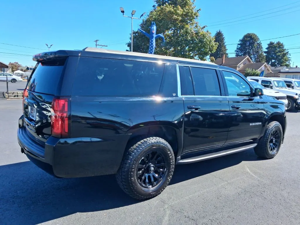 Chevrolet Suburban photo 7