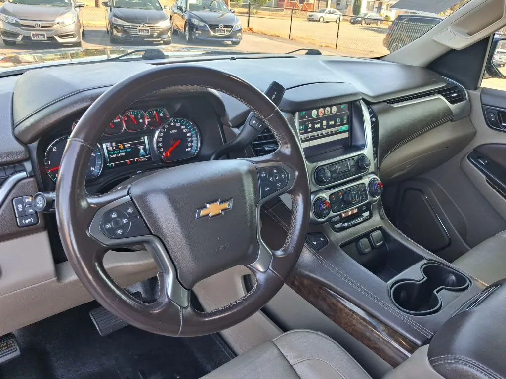 Chevrolet Suburban photo 15