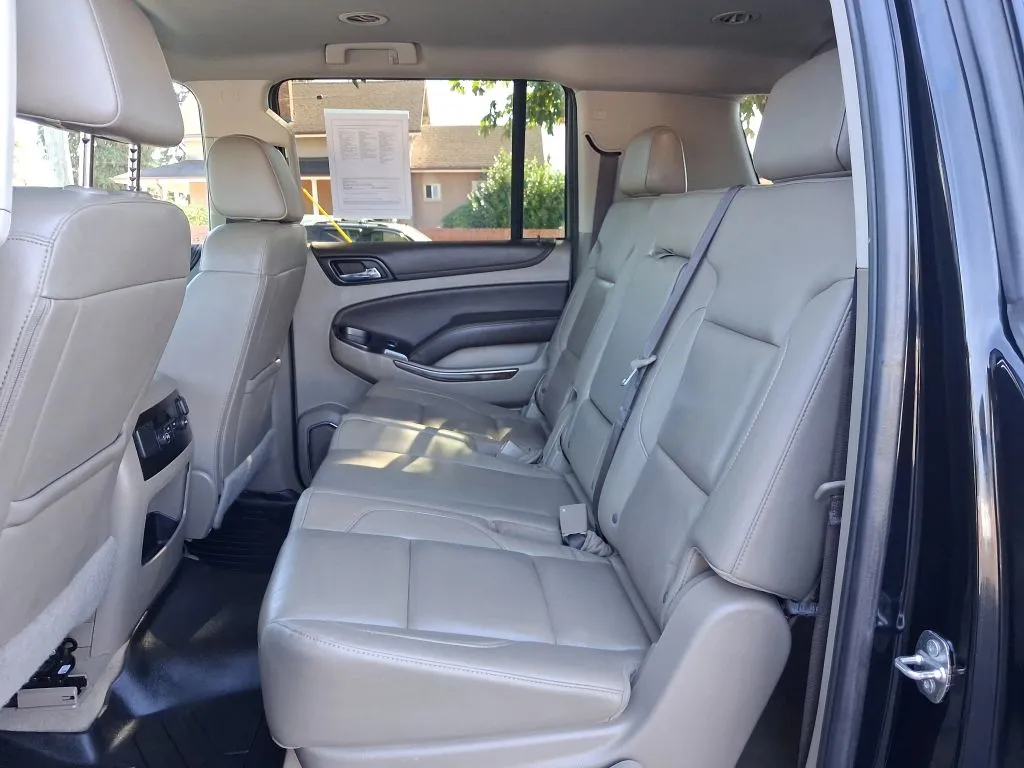 Chevrolet Suburban photo 17