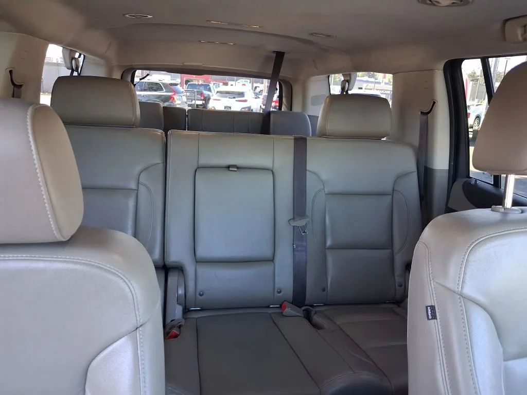 Chevrolet Suburban photo 24