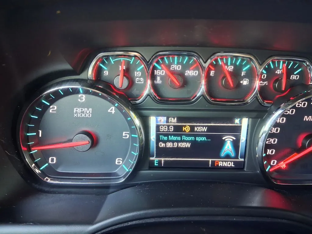 Chevrolet Suburban photo 10