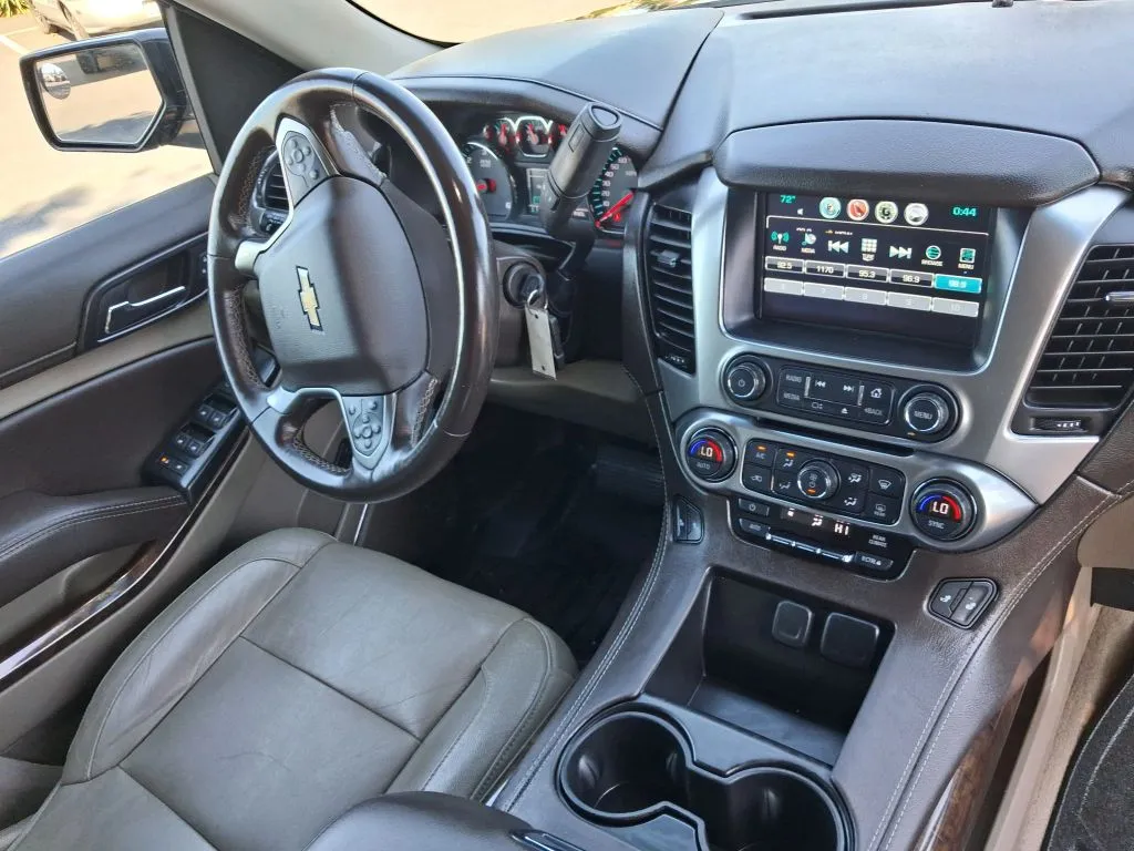 Chevrolet Suburban photo 23