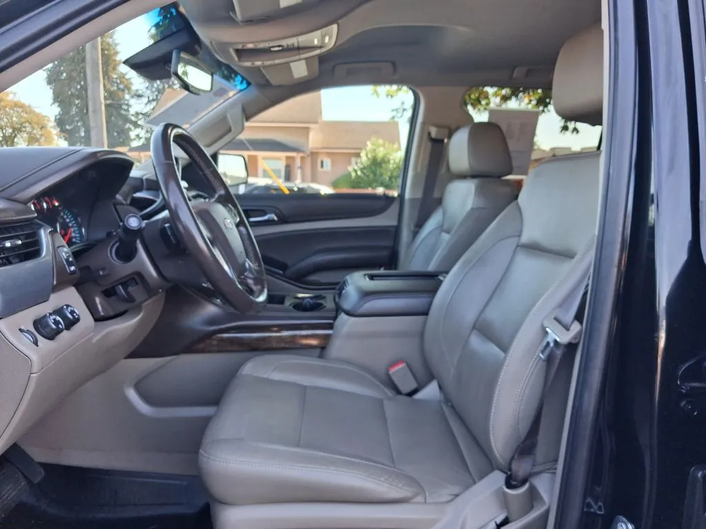 Chevrolet Suburban photo 16