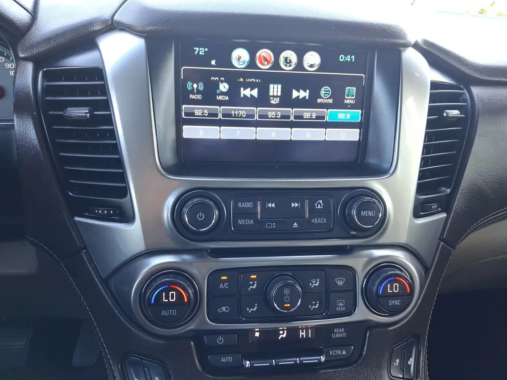 Chevrolet Suburban photo 11