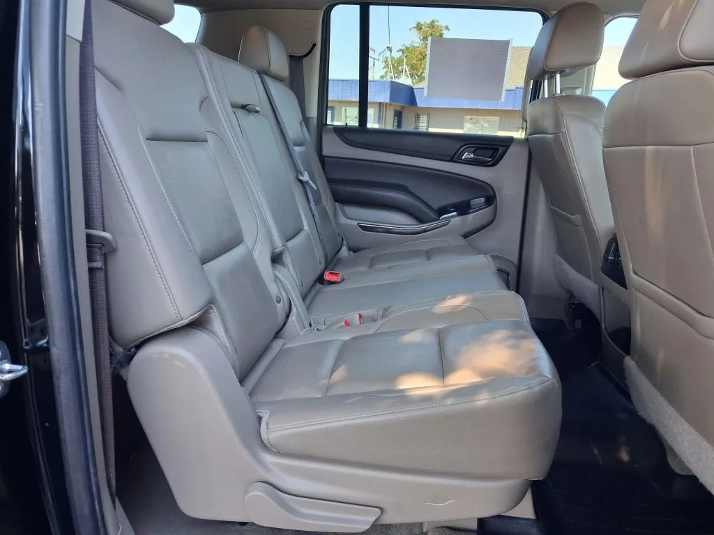 Chevrolet Suburban photo 21