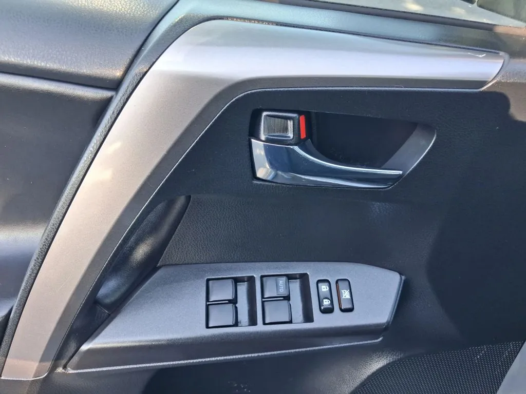 Toyota RAV4 photo 13