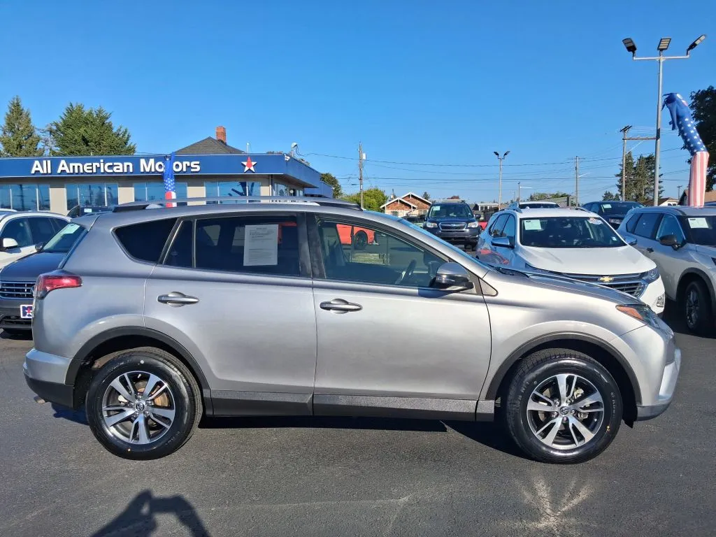 Toyota RAV4 photo 8