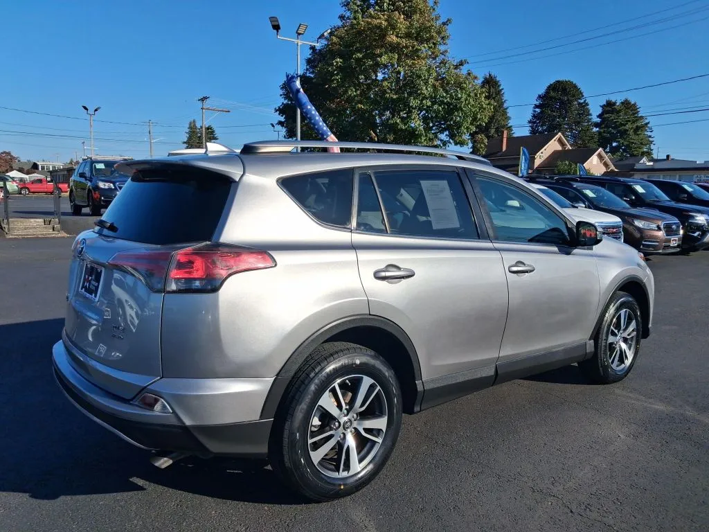 Toyota RAV4 photo 6