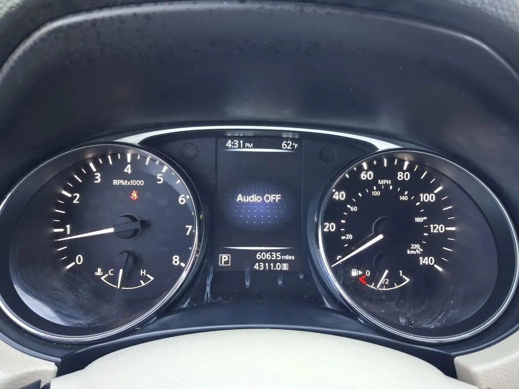 Nissan Rogue photo 11