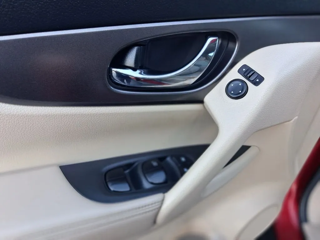 Nissan Rogue photo 17