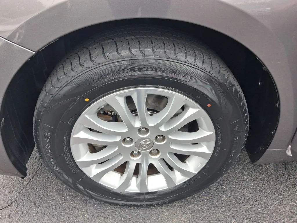 Toyota Sienna photo 28
