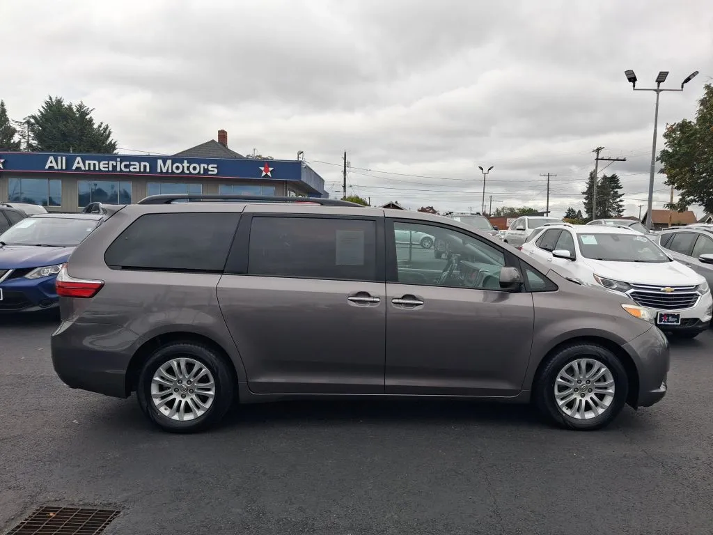 Toyota Sienna photo 8
