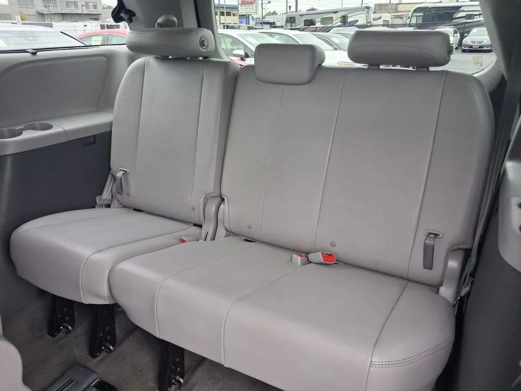Toyota Sienna photo 20