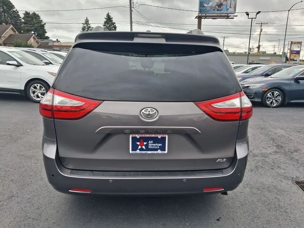 Toyota Sienna photo 6