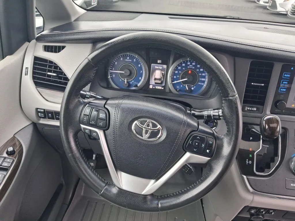 Toyota Sienna photo 15