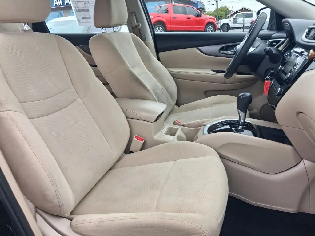 Nissan Rogue photo 9