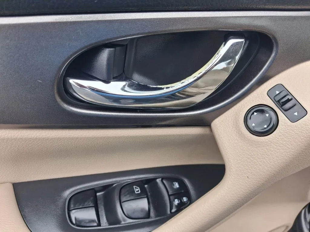 Nissan Rogue photo 16