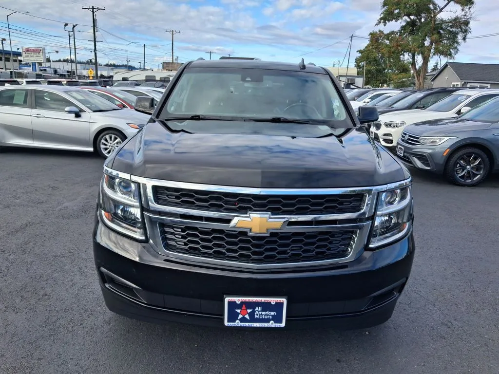Chevrolet Tahoe photo 2