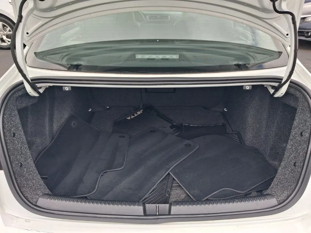 Volkswagen Jetta photo 14