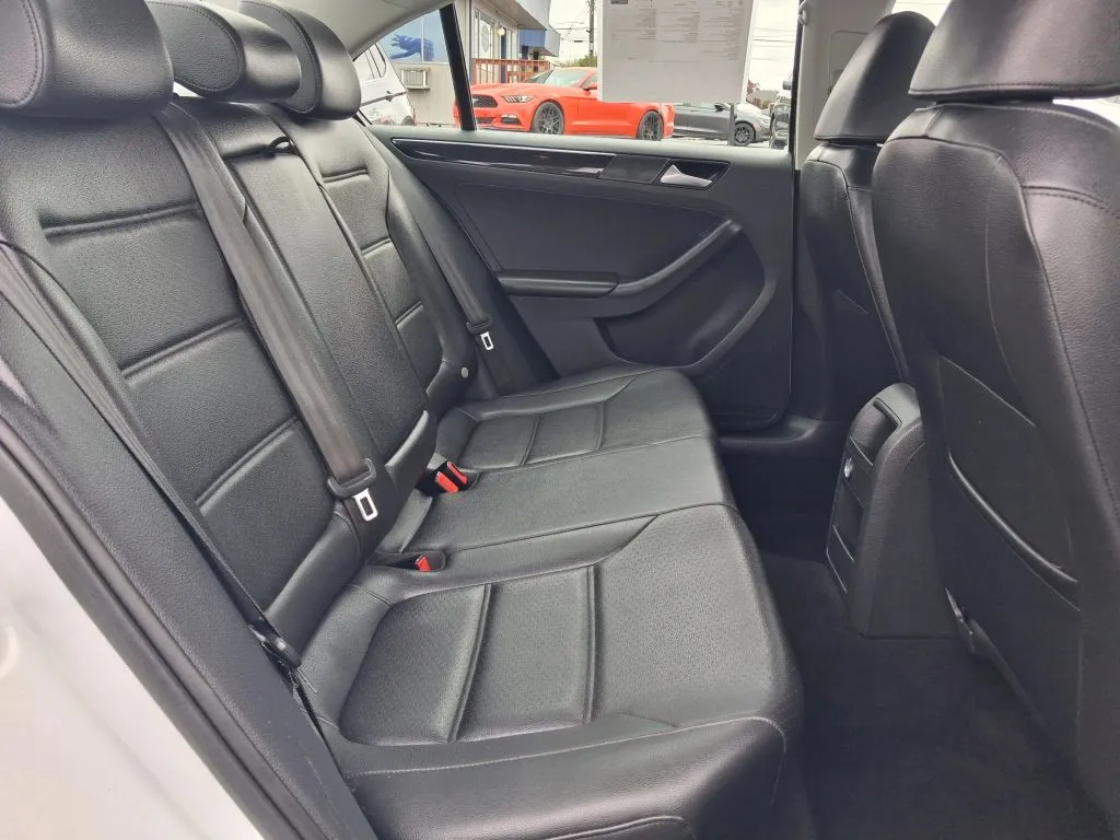 Volkswagen Jetta photo 11
