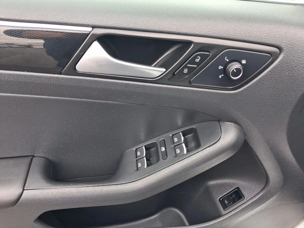 Volkswagen Jetta photo 17