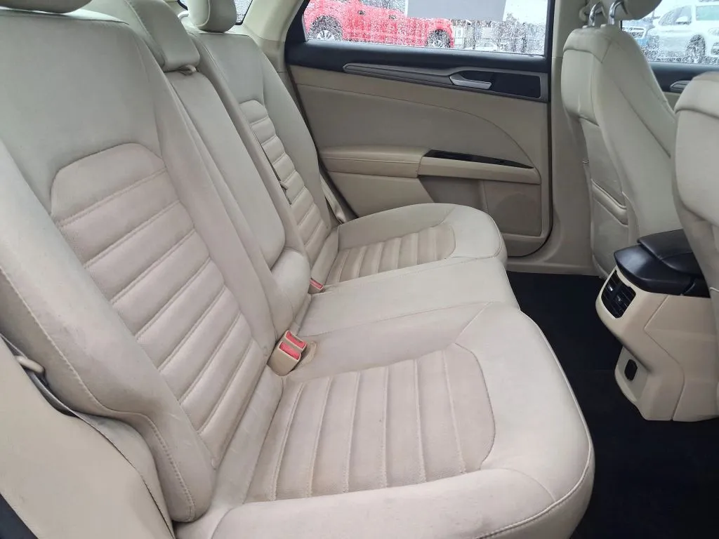Ford Fusion photo 8