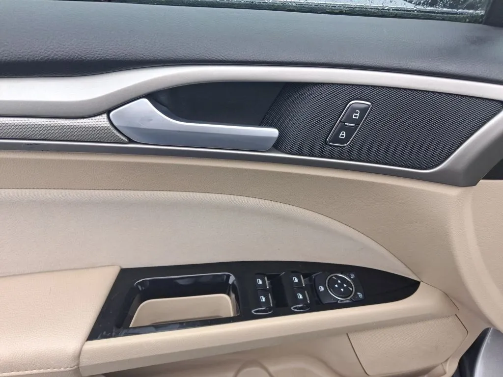 Ford Fusion photo 13