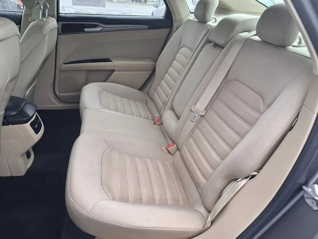 Ford Fusion photo 11