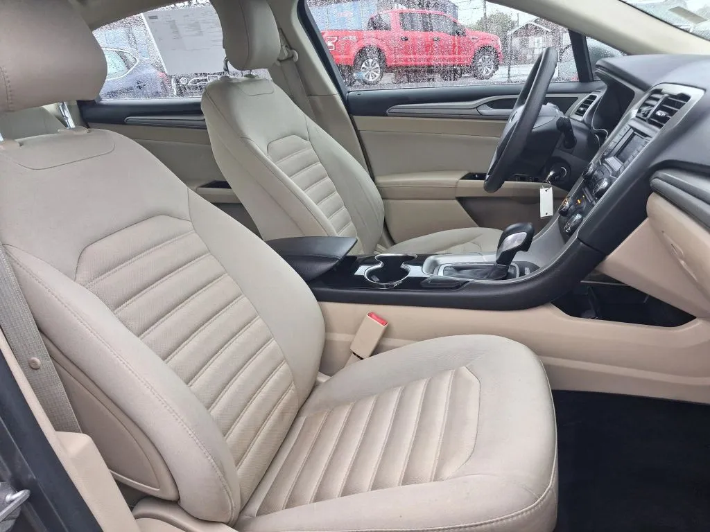 Ford Fusion photo 7