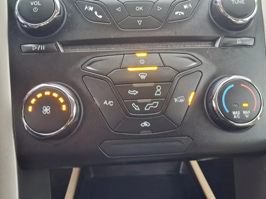Ford Fusion photo 16