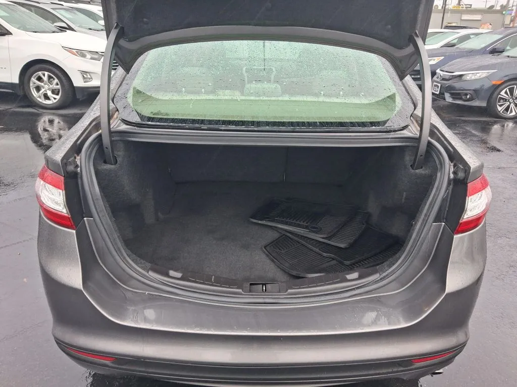 Ford Fusion photo 9