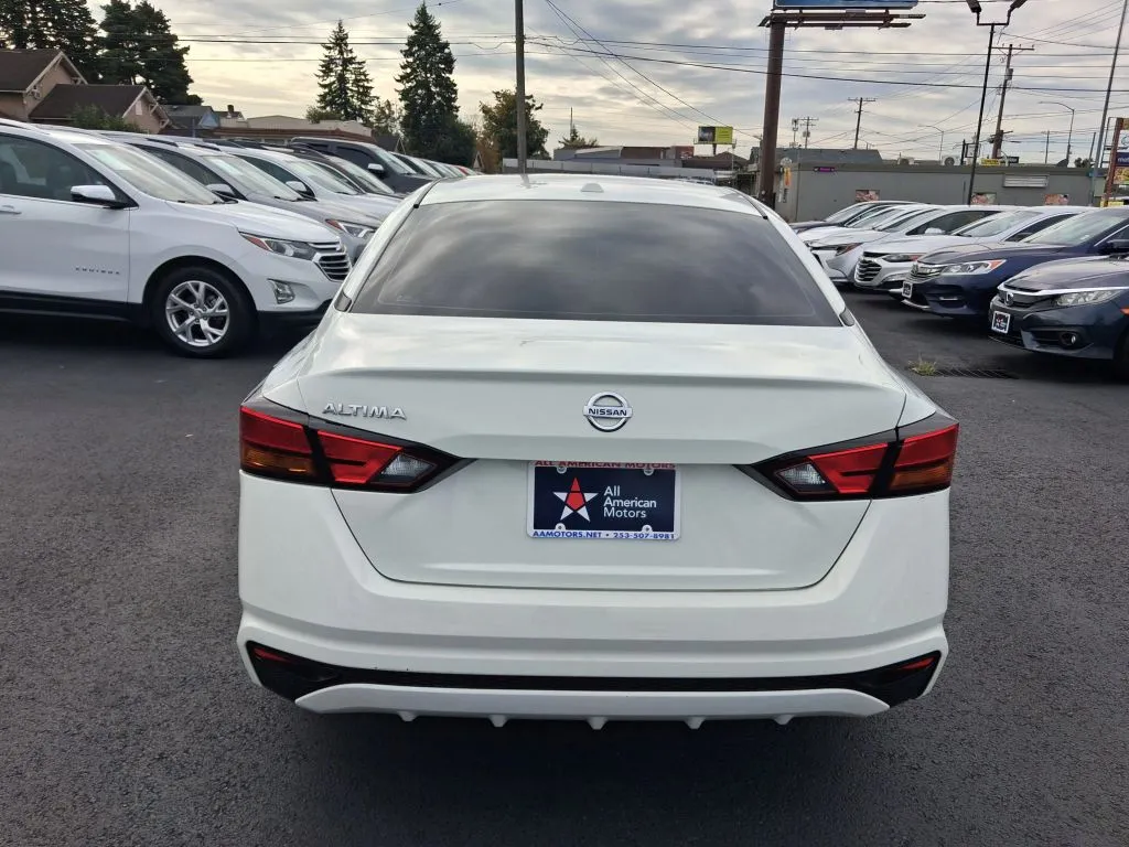 Nissan Altima photo 3