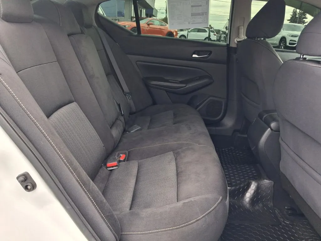 Nissan Altima photo 9