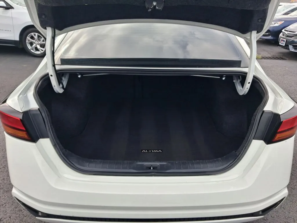 Nissan Altima photo 10