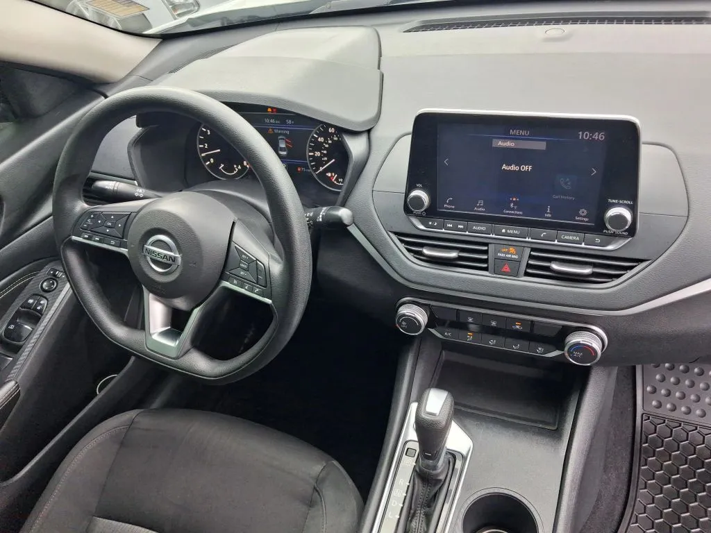 Nissan Altima photo 8
