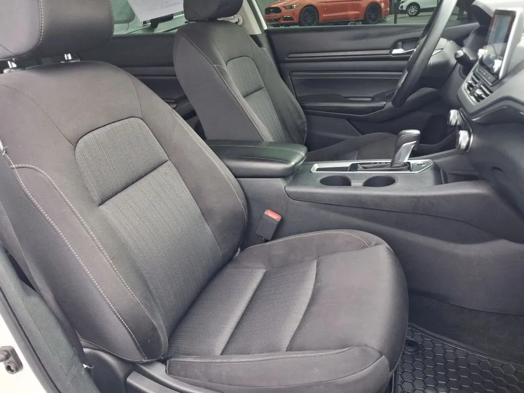 Nissan Altima photo 7