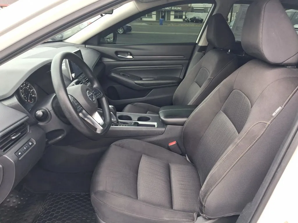 Nissan Altima photo 12