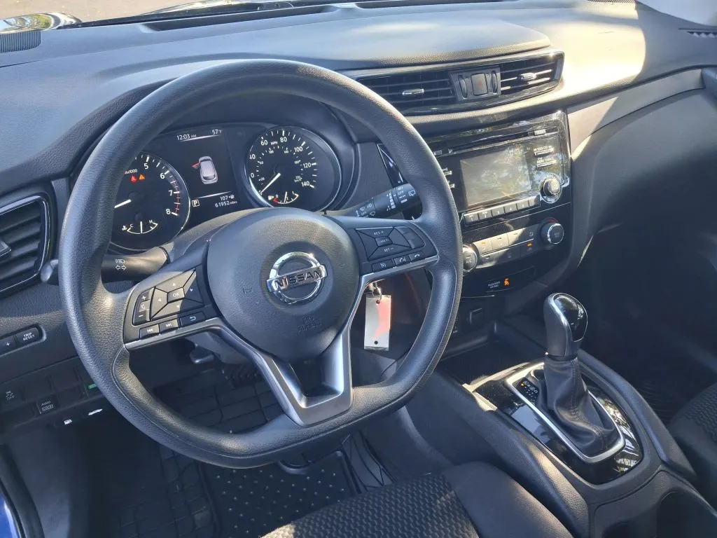 Nissan Rogue Sport photo 16