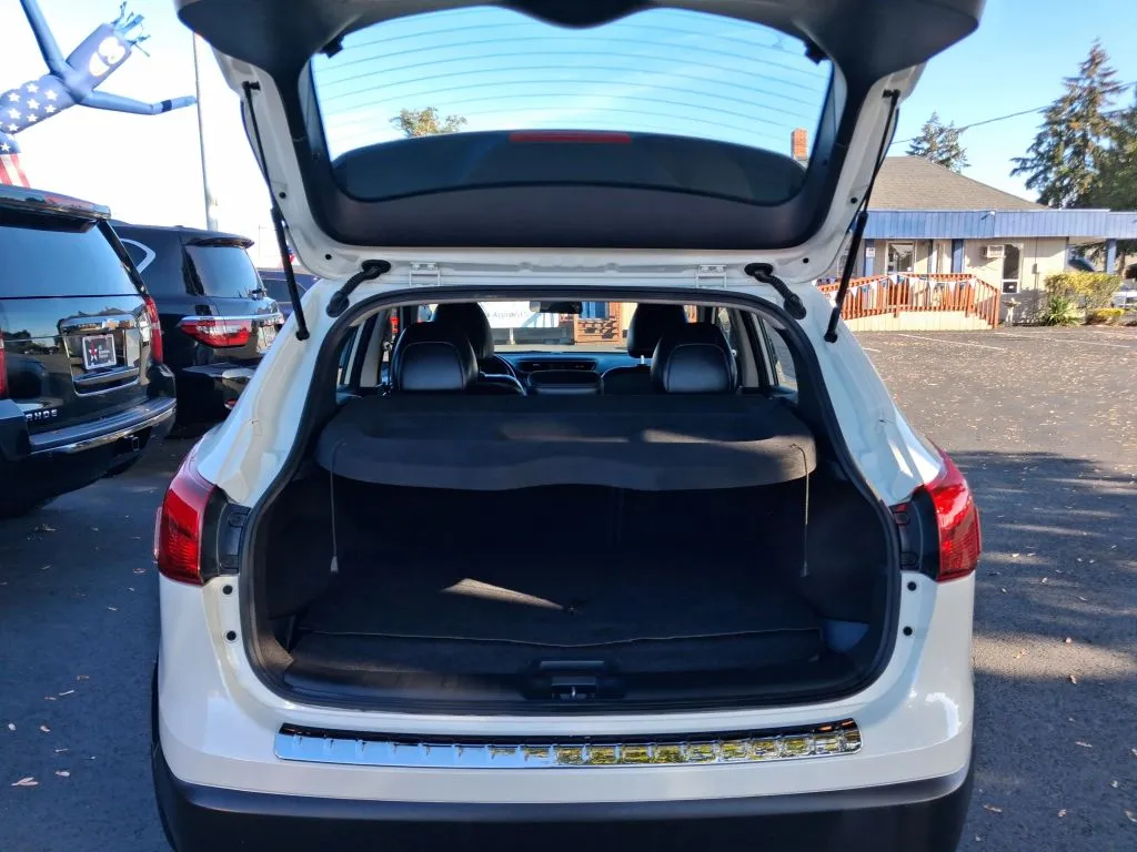 Nissan Rogue Sport photo 19