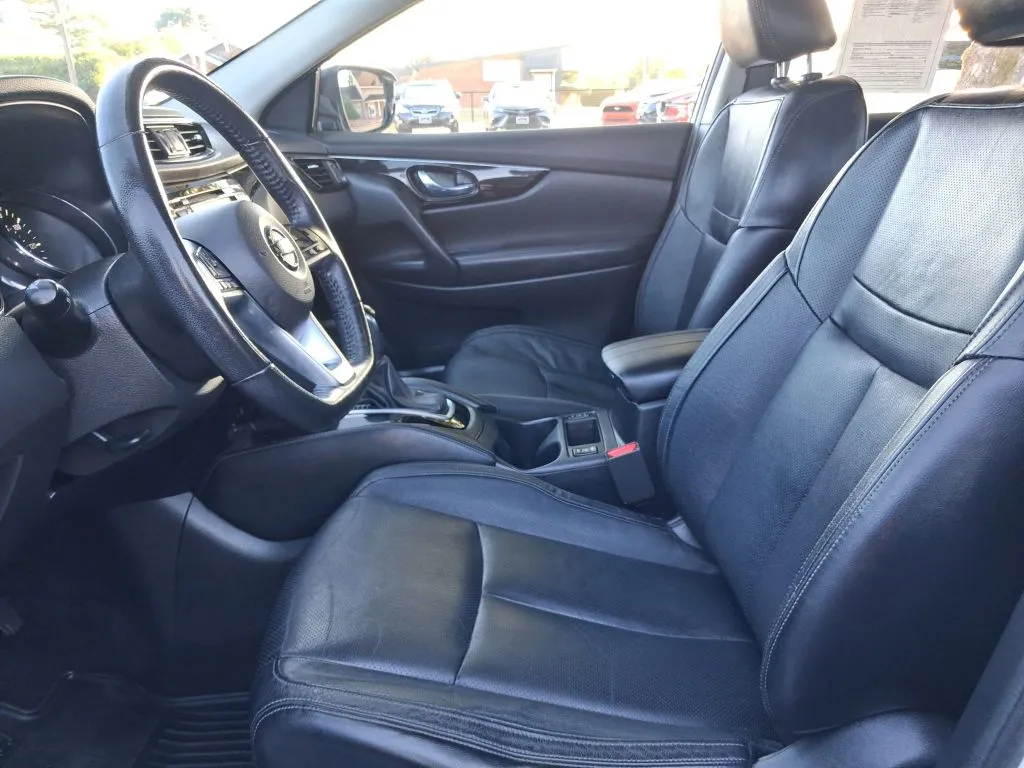 Nissan Rogue Sport photo 17