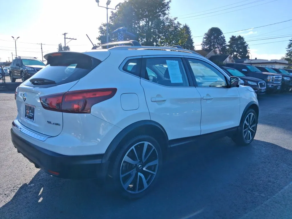 Nissan Rogue Sport photo 10