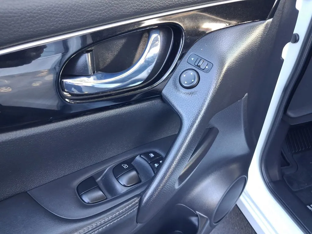 Nissan Rogue Sport photo 16